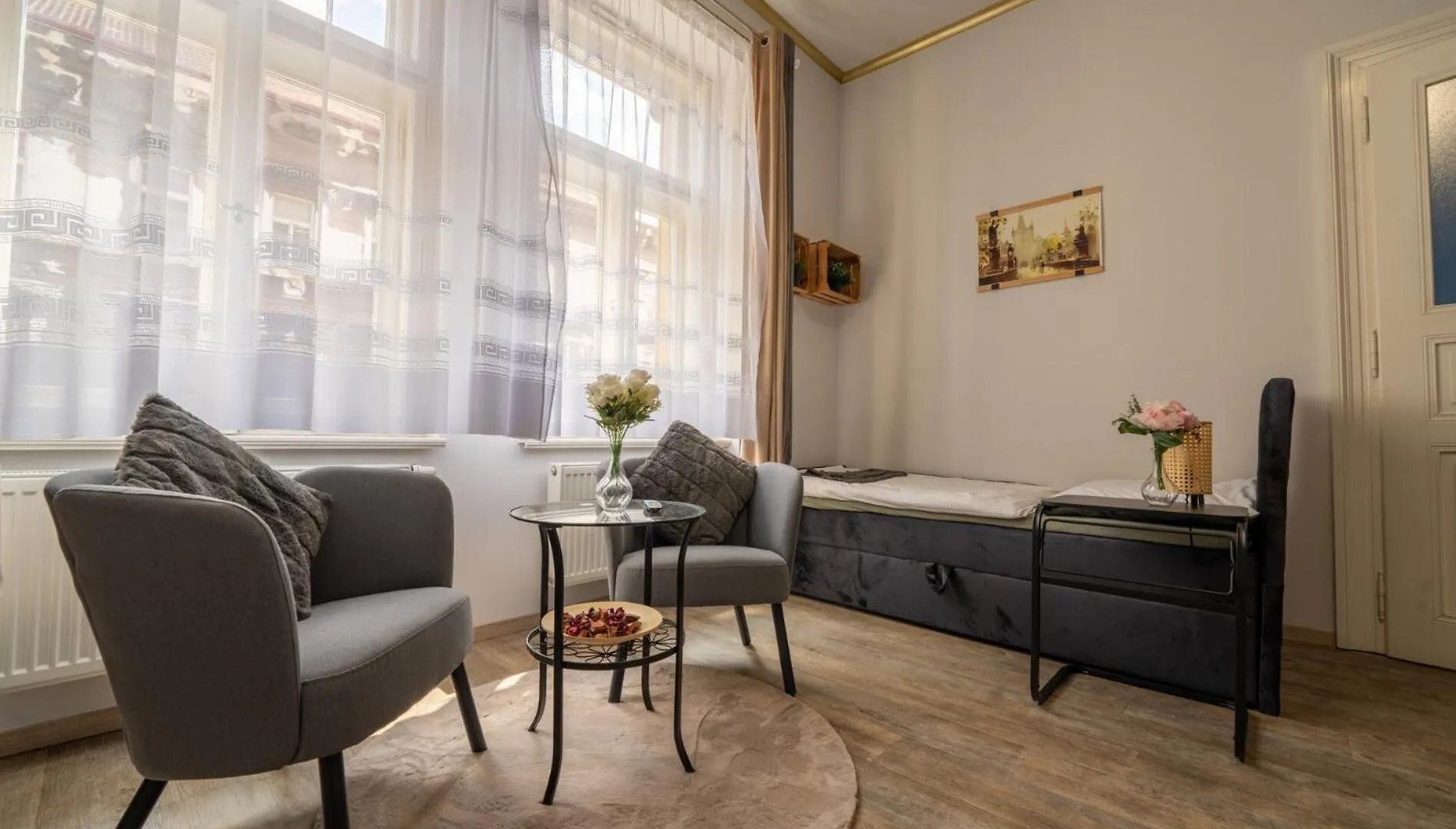 Cozy 3-Brd Riverside Apartment In Center プラハ 0*,  チェコ